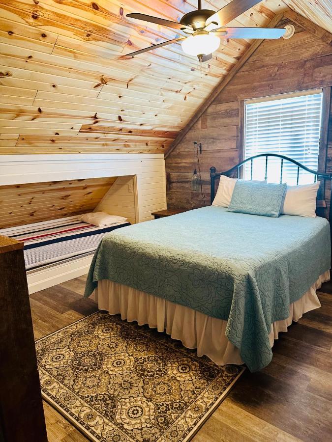 Knotty Squirrel Cabins Mountain View Exteriör bild